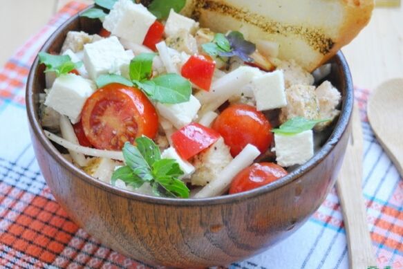 Круп'яний салат з рисом басмати для охочих схуднути на середземноморській дієті