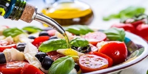При приготуванні страв середземноморської дієти необхідно використовувати оливкову олію