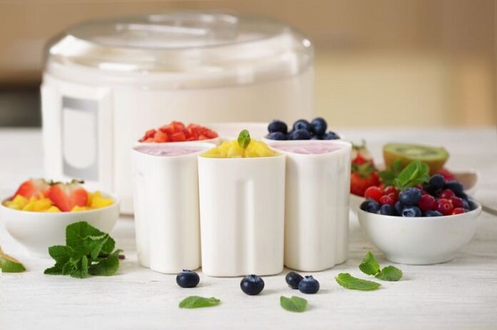 йогурт з фруктами і ягодами для схуднення